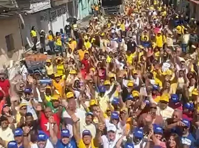 Mais de 10 mil pessoas acompanham Renan Filho e Cícero Cavalcante em ato político no Norte de Alagoas