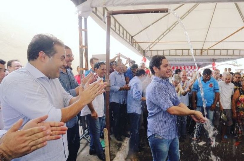 Governador anuncia investimentos para Estrela durante inauguração de adutora