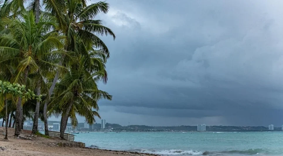 O aviso meteorológico entra em vigor à 0h desta terça-feira (26) e permanece ativo até as 23h59 do mesmo dia - Foto: Secom Maceió