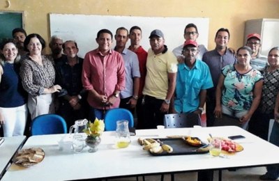 Prefeito Júlio se reúne com lideranças comunitárias de Palmeira dos Índios