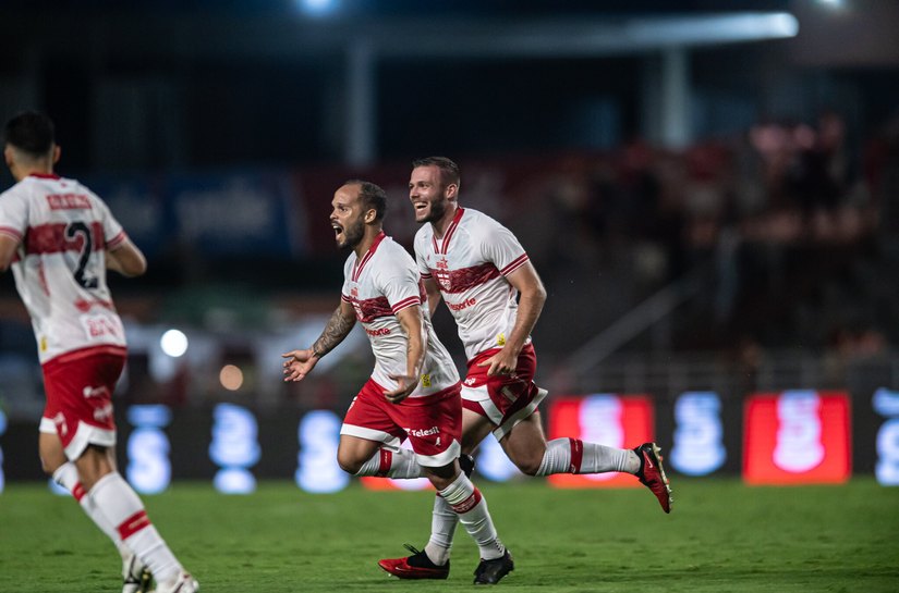 CRB reencontra bom futebol, goleia o Novorizontino por 4 a 0 e encerra jejum na Série B
