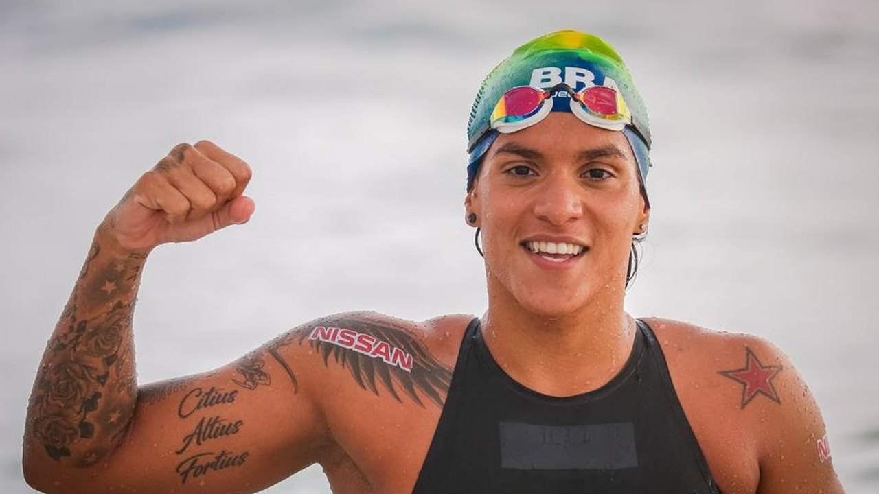 Ana Marcela Cunha vence etapa de Paris do Circuito Mundial de águas abertas