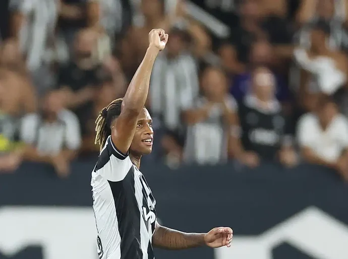 Botafogo supera Nacional e segue vivo na Pré-Libertadores