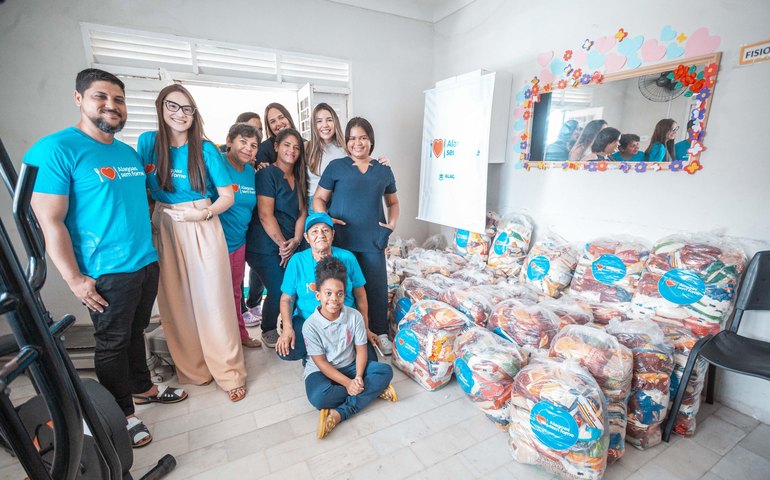 Alagoas Sem Fome doa uma tonelada de alimentos a instituto que atende idosos em vulnerabilidade social