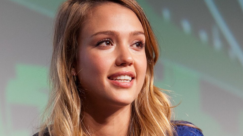 Jessica Alba colocou mansão à venda