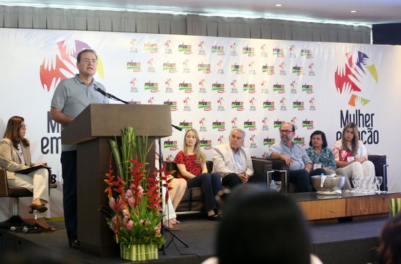 Renan prestigia lançamento do programa Mulher em Ação