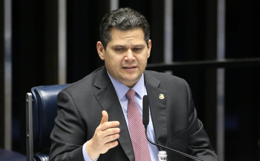 Davi Alcolumbre pretende votar projeto que aumenta o número de deputados este mês