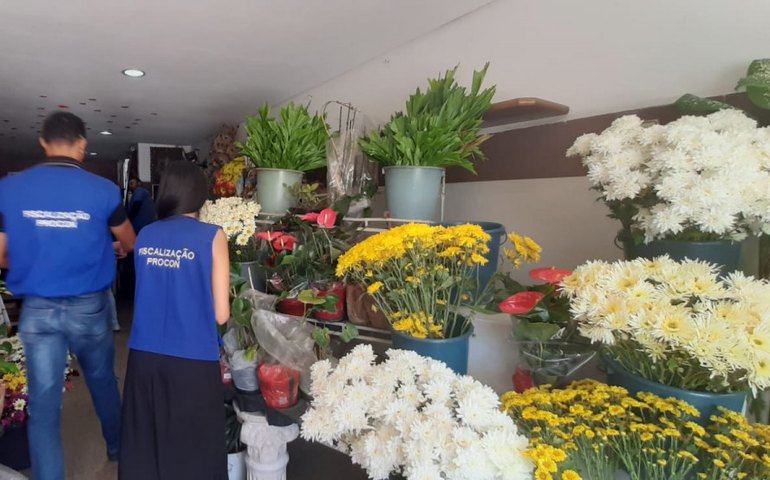 PROCON Alagoas divulga pesquisa de preços com produtos e serviços mais procurados no dia dos finados