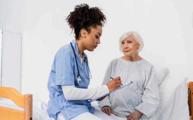 Comissão debate impactos financeiros da proposta que fixa a jornada de enfermeiros em 30 horas semanais