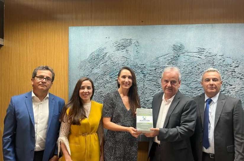 Vice-presidente e auditores substitutos de conselheiro do TCE/AL recebem presidente da Audicon