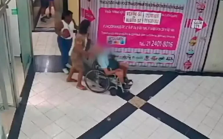 Idoso morto quase caiu de em cadeira de rodas antes de entrar no banco, diz testemunha