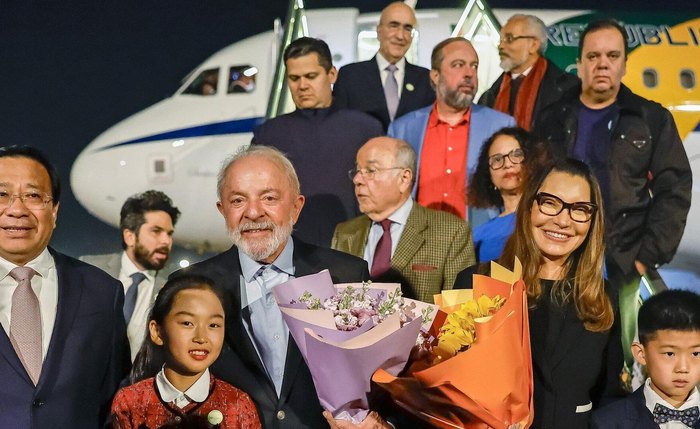 Lula desembarca na China em busca de acordos em meio à guerra comercial entre Washington e Pequim Lula desembarca na China em busca de acordos em meio à guerra comercial entre Washington e Pequim
