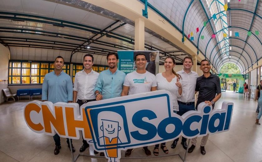 Prefeito JHC entrega 350 carteiras de habilitação e lança 100 novas vagas para o CNH Social