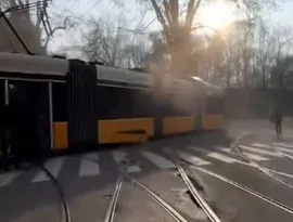 Um bonde descarrilou em Milão, matando pelo menos duas pessoas e ferindo dezenas