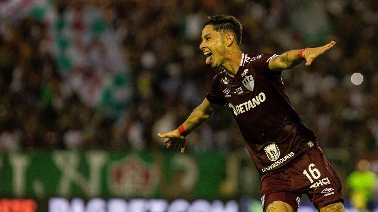 Flu arranca vitória contra o Fortaleza e cola no G4 do Brasileirão