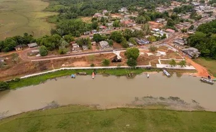 Economia local com baixo emprego formal (apenas 29 carteiras assinadas em 2026), com grande dependência de recursos públicos