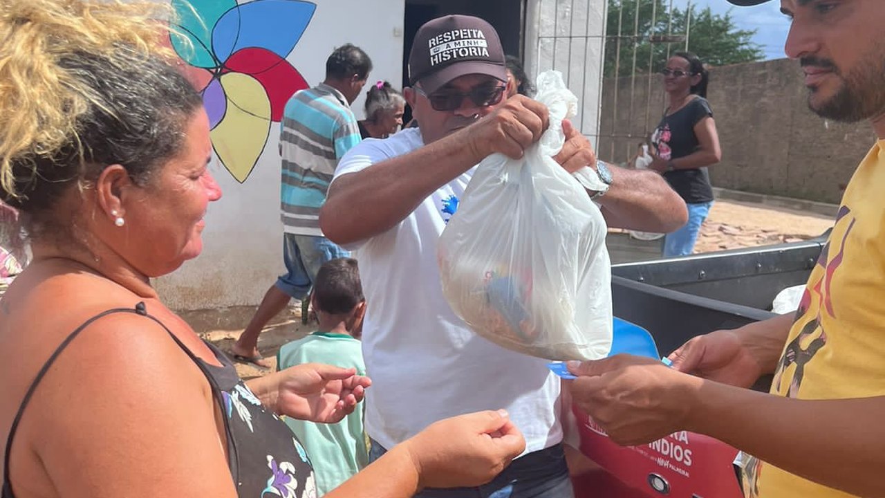 População de Palmeira dos Índios começa a receber kit da Páscoa
