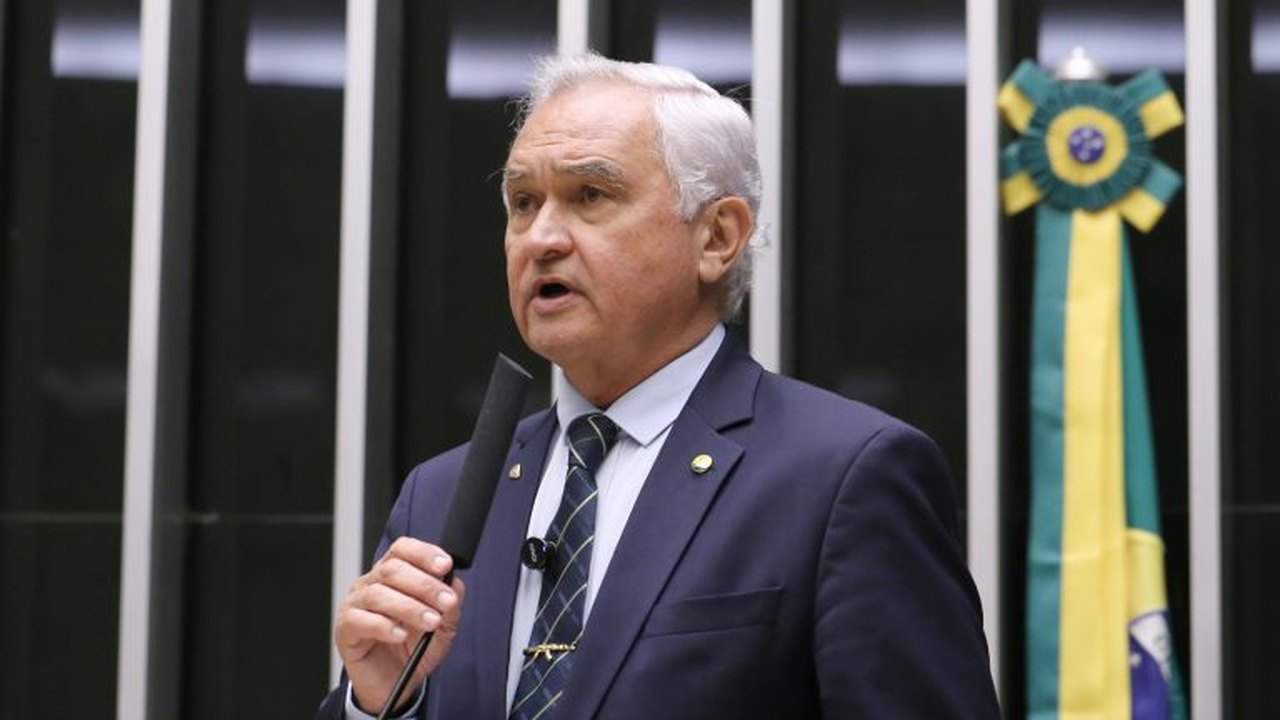 Comissão aprova novas regras para naturalização de imigrantes no Brasil