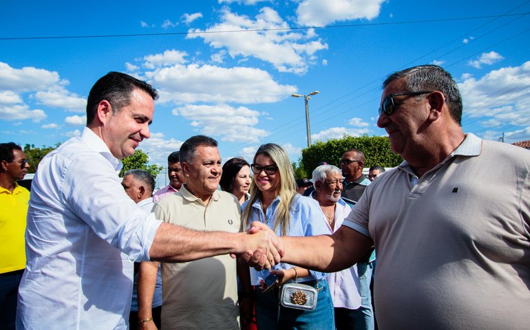 Governador inaugura pavimentação de ruas em Monteirópolis