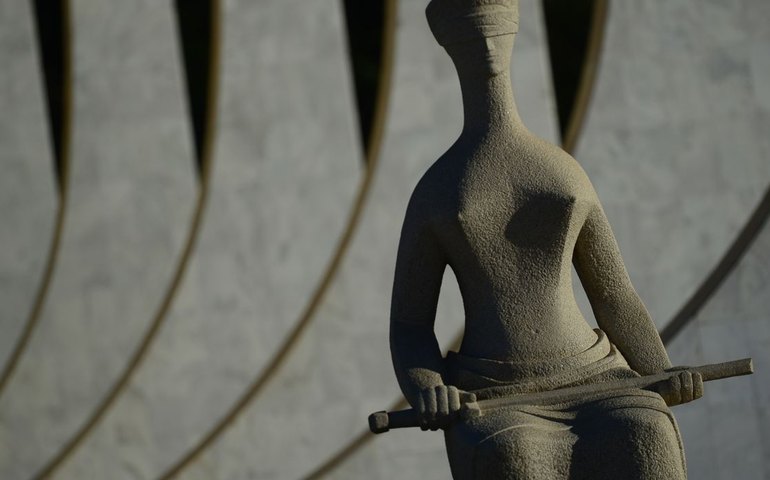 Moraes autoriza Bolsonaro a realizar ultrassom na prisão