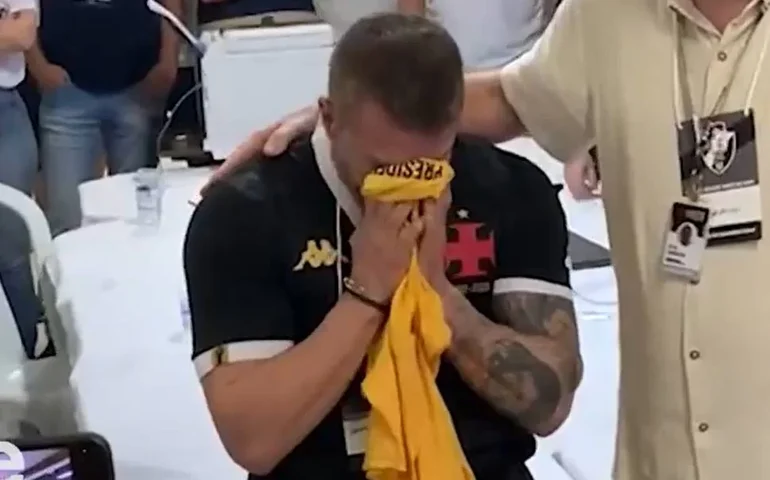 Pedrinho explica ação na Justiça e diz que futebol do Vasco continua sob comando da SAF