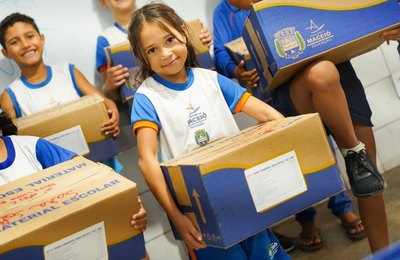 Educação distribui 6.932 kits escolares, materiais pedagógicos e equipamentos