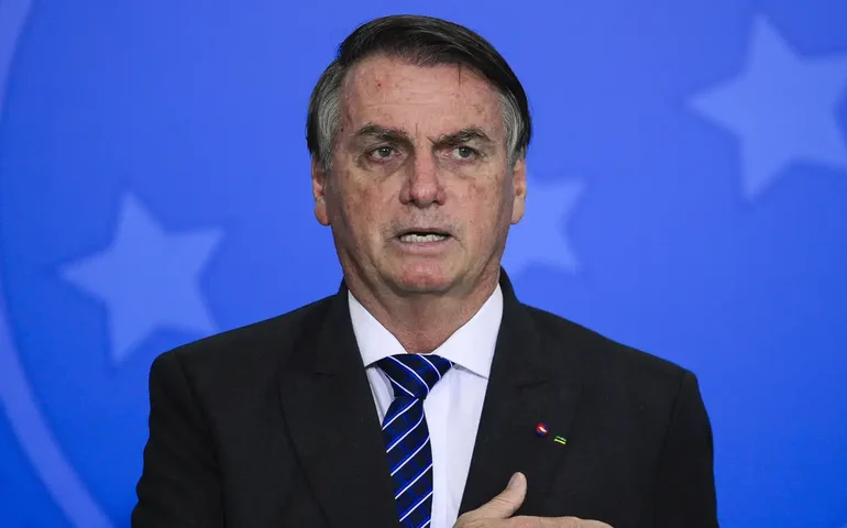 Defesa diz que Bolsonaro se 'hospedou' em embaixada da Hungria para se atualizar politicamente