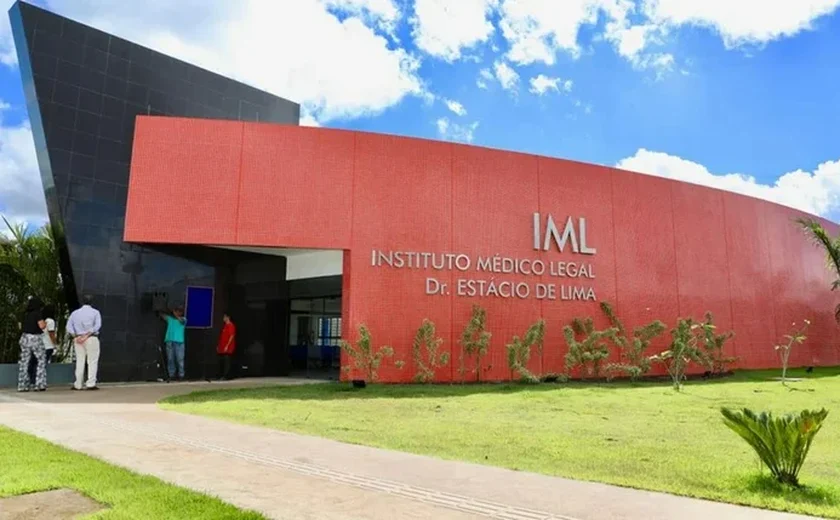 Homem é executado com 12 tiros em barraco na Cidade Universitária, em Maceió