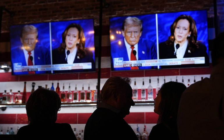 Trump lidera em 4 estados indecisos, enquanto Harris está à frente em 2