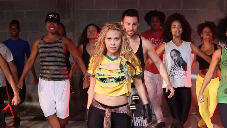 Fãs chamam Joelma de Shakira brasileira, após lançamento de clipe