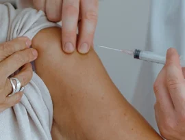 Vacina meningocócica ACWY protege contra quatro sorogrupos e está disponível em clínicas do SESI