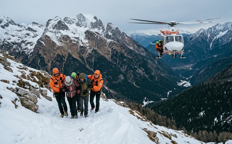 Operação no sul da Itália resgata montanhistas debilitados pelo frio extremo