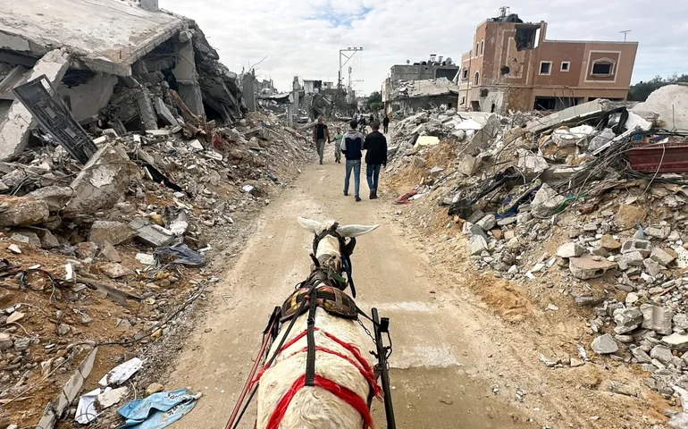 Israel definiu quase 80% de Gaza como zona de deslocamento desde início da guerra, mostra rede britânica