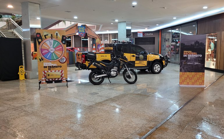 DMTT promove exposição em shopping no bairro Mangabeiras