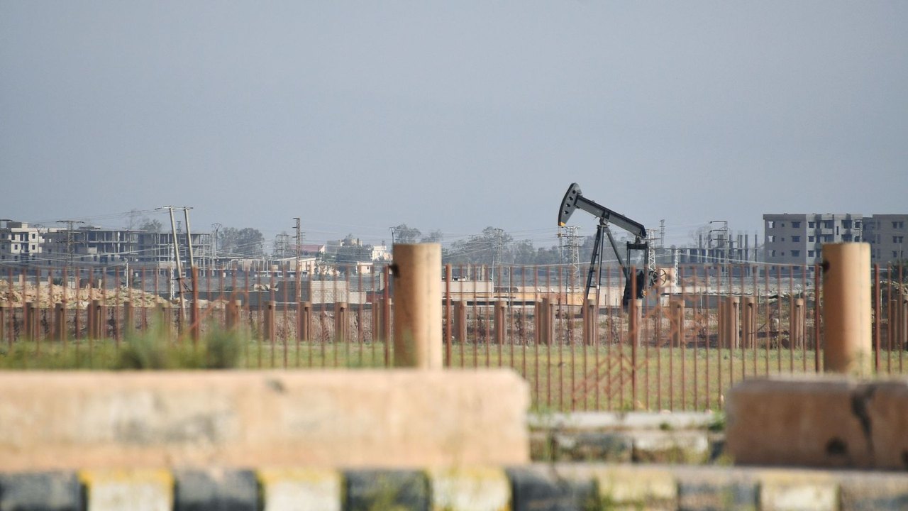 Exportar petróleo através da Síria não é alternativa às rotas de Ormuz, diz especialista