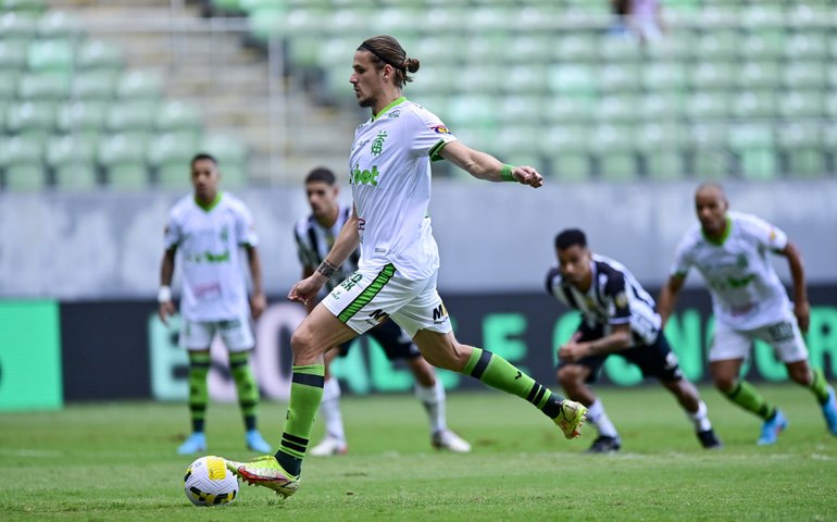 América-MG vence Atlético-MG, quebra jejum de seis anos e dispara no Brasileirão