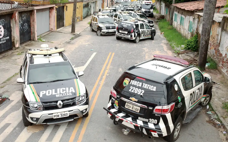 Soldado da PM é punida com dois dias de prisão após postar vídeo lavando viatura