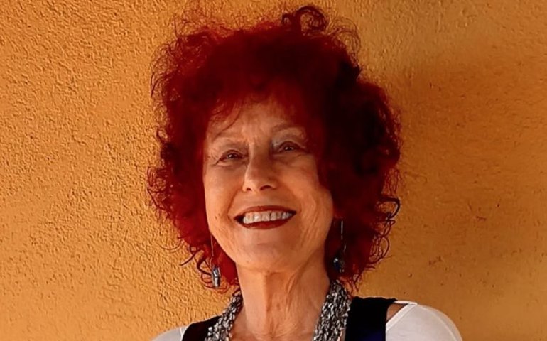 Justiça liberta tutores de pitbulls que atacaram escritora