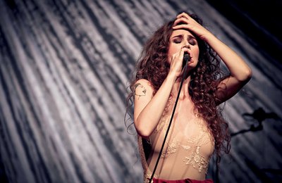 Ana Cañas canta maiores sucessos de Belchior no Orákulo em Maceió