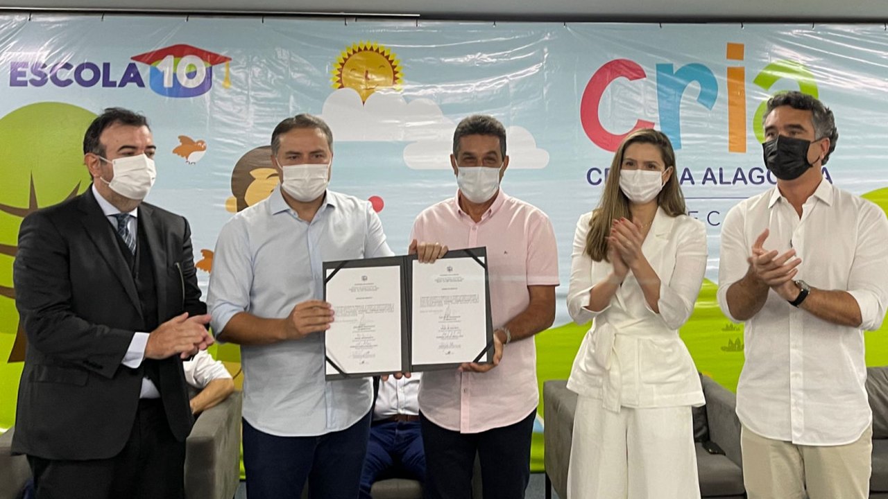 Prefeito Neno Freitas assina ordem de serviço para primeira creche do Programa CRIA em Branquinha