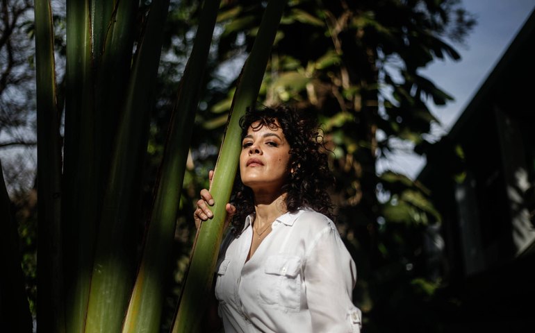 Filha de fotógrafa exposta no CCBB do Rio, a atriz Maeve Jinkings fala da influência da mãe: 'Olhar despido de tabus'