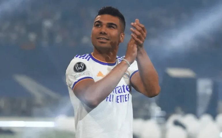 Casemiro é enaltecido e emociona Real Madrid em despedida: ‘Um dos nossos mitos’