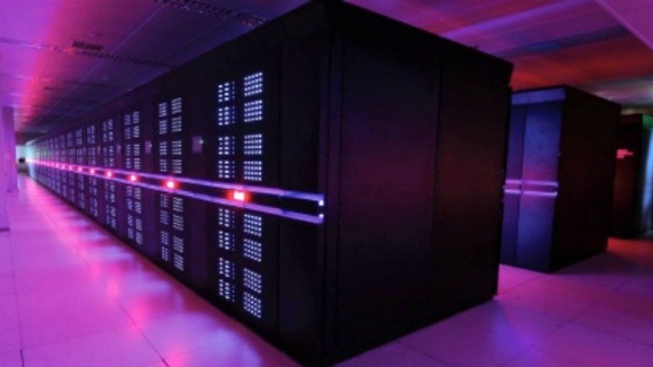 Infraestrutura robusta: analista fala sobre compra de supercomputador de IA pelo governo