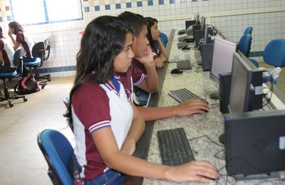 Internet auxilia na aprendizagem e convivência escolar em Viçosa
