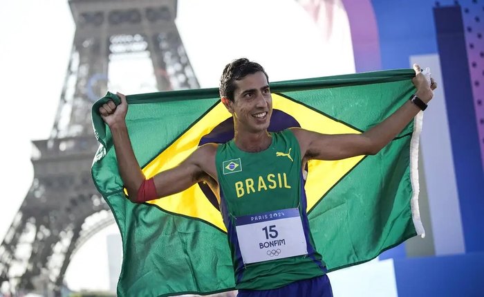 Na primeira prova do atletismo nos Jogos Olímpicos de Paris, o brasileiro Caio Bonfim faturou a medalha de prata