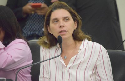 Empresas e órgãos públicos terão que disponibilizar funcionário qualificado para atendimento em Libras