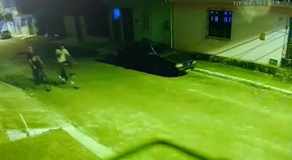 Polícia Civil divulga imagens dos suspeitos de assaltar e ameaçar Almir do Picolé de morte em Aracaju
