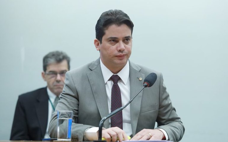 Comissão aprova exigência de boas práticas de fabricação para registro de medicamentos