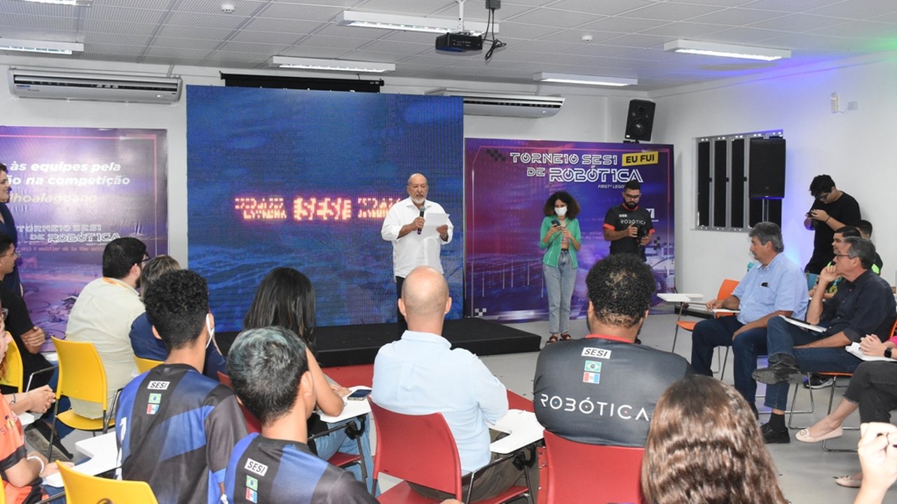 Lyra afirma que equipes de Robótica orgulham o Sesi e Alagoas