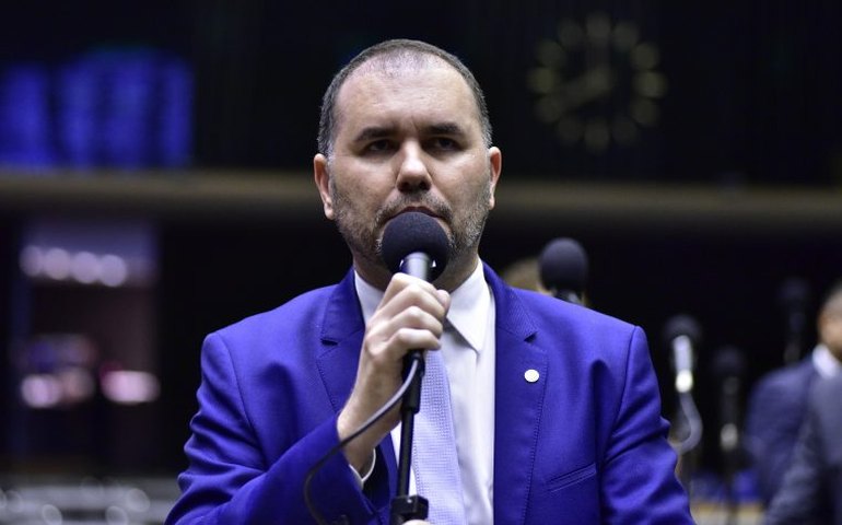 Câmara aprova projeto que autoriza concessão de bolsas de pesquisa a técnicos administrativos